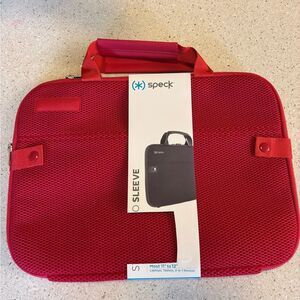 Speck, laptop or iPad carry case or protection sleeve, NWT
